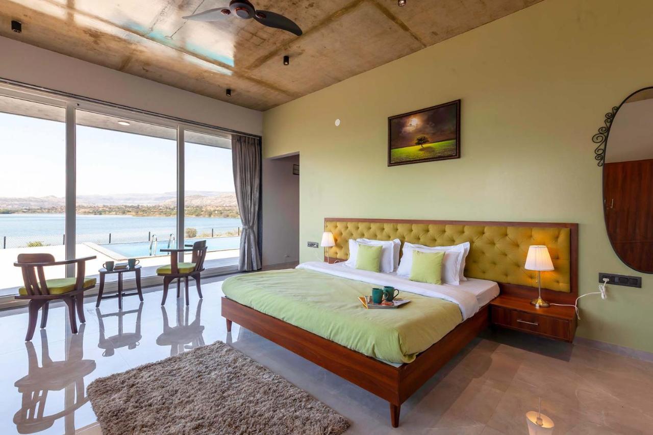 Stayvista's Bellisimo Panorama: Lakeside Retreat with Infinity Pool Nashik Exterior photo
