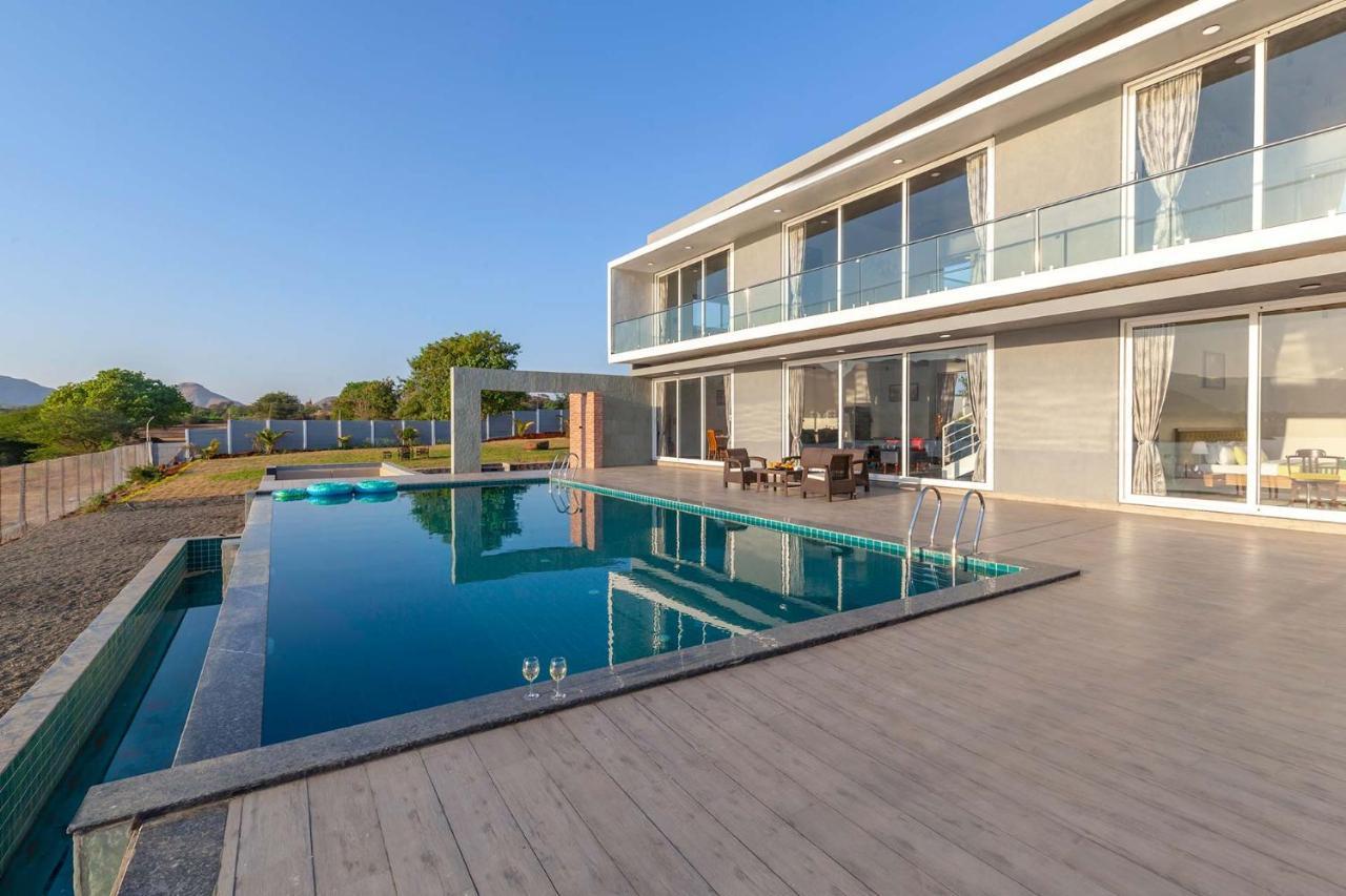 Stayvista's Bellisimo Panorama: Lakeside Retreat with Infinity Pool Nashik Exterior photo